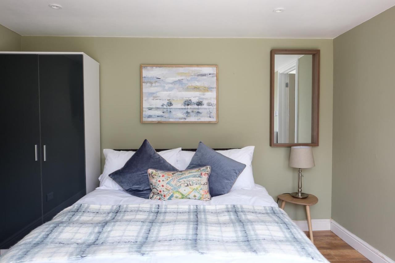 Dickens Suite- Cozy Suite 15Min Close To Gatwick 크롤리 외부 사진