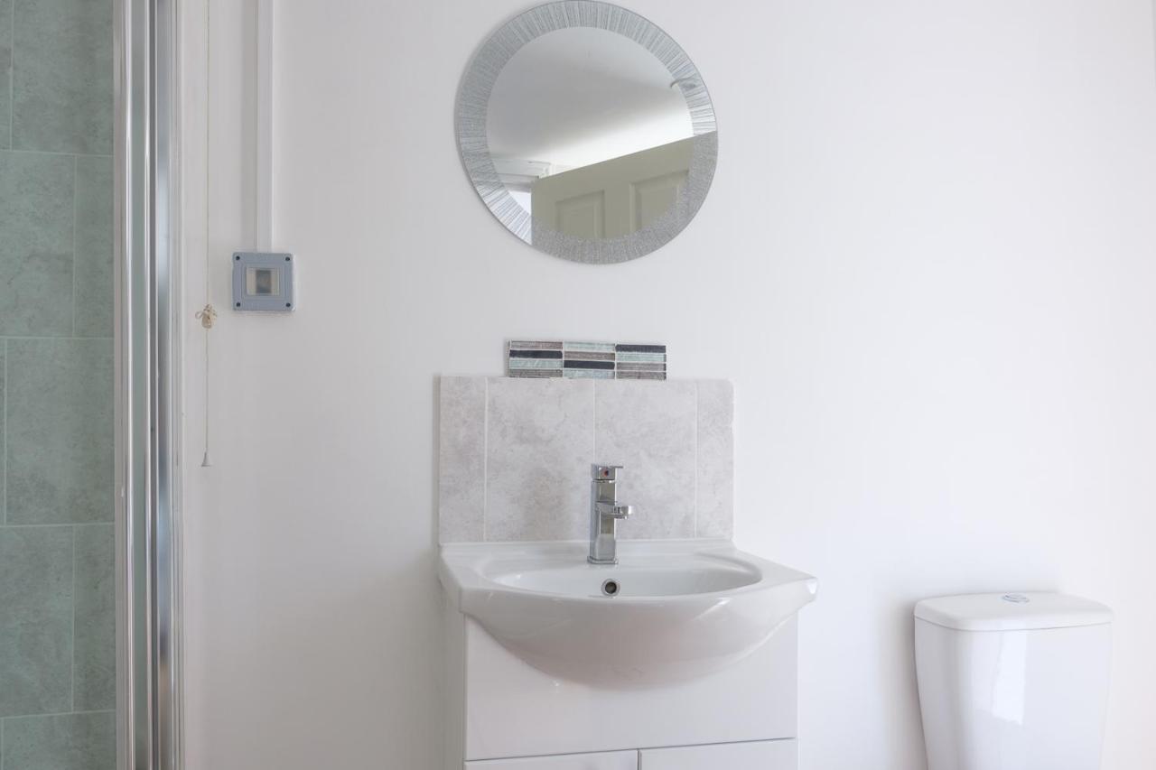 Dickens Suite- Cozy Suite 15Min Close To Gatwick 크롤리 외부 사진